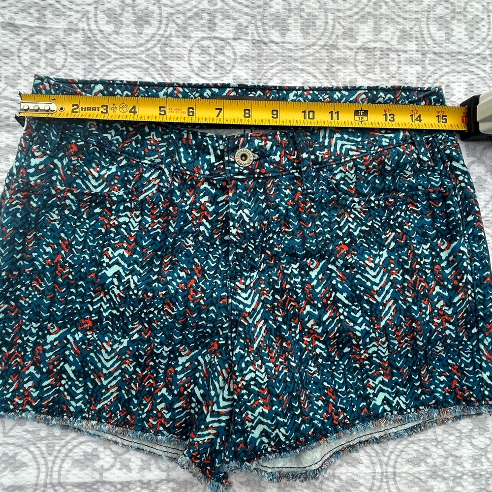 Levi's Artistic Blue and Red Jean Shorts - Picture 4 of 8